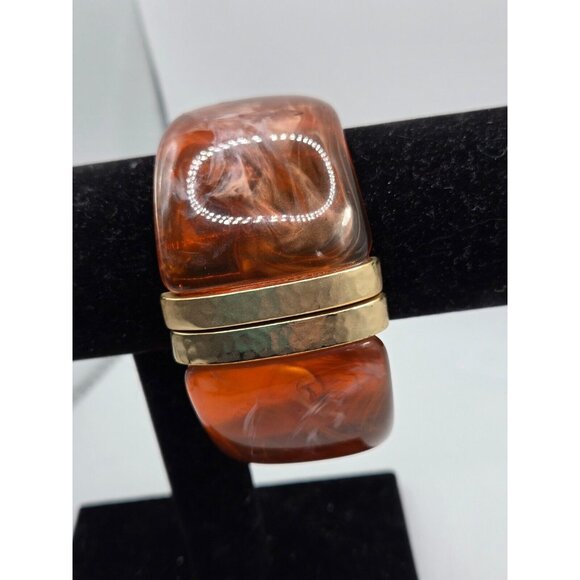 Fabulous Marbled Butterscotch Lucite and Gold Trim Hinged Cuff Bracelet - Picture 3 of 9